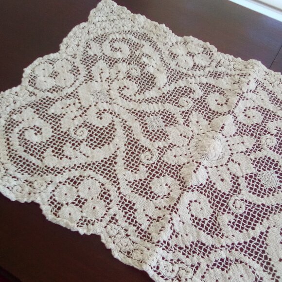 Lacy Filet Crochet Doily 1930s Handmade Beige Floral - Picture 4 of 6